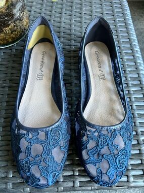 Greatonu size 8.5 women’s navy blue lace ballet flats.